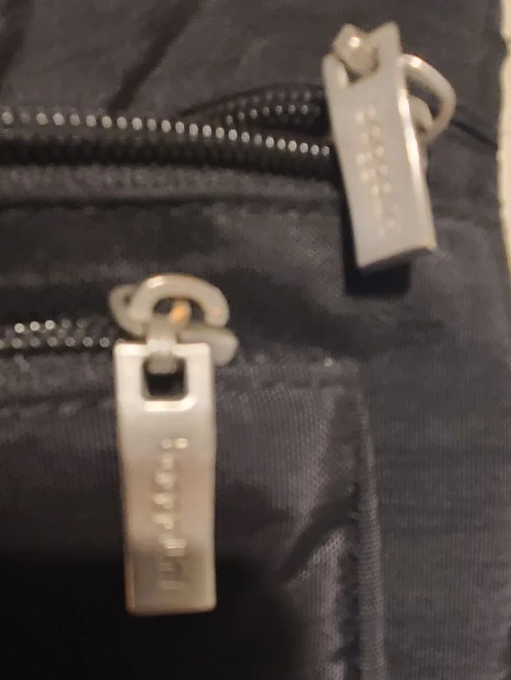 Baggallini Black Crossbody Bag Zip Closure Lined Inner & Outer Pockets